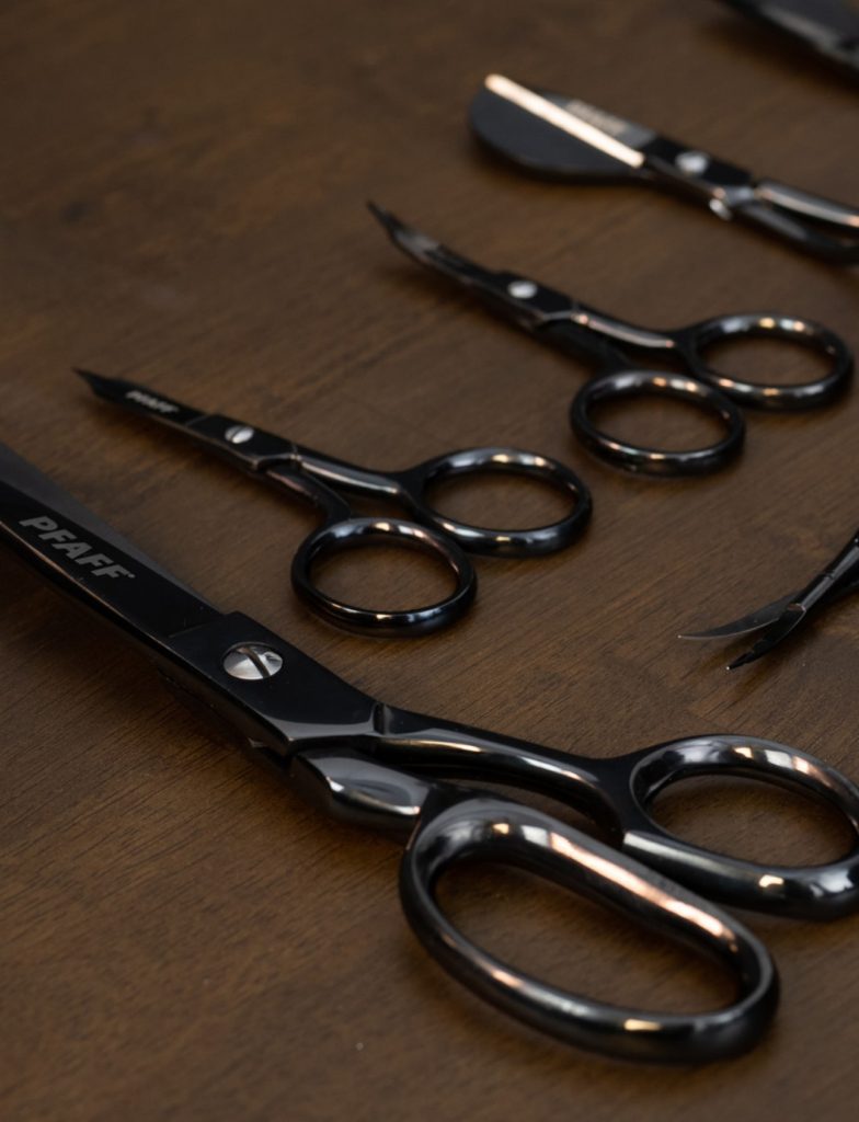 PFAFF Titanium-coated left hand applique scissors 15.2 cm – Tilkkunen
